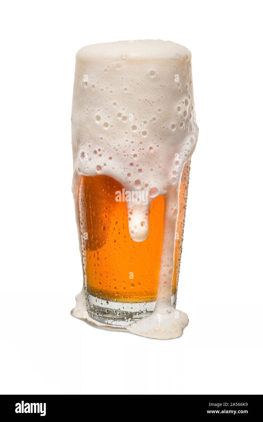Geschwitzt Handwerk Pub Bier Glas überfüllt mit Bier #3. Stockfoto