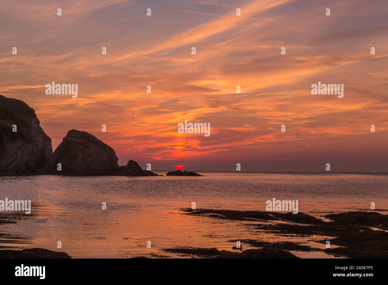 Sonnenuntergang an der Küste de Stockfoto