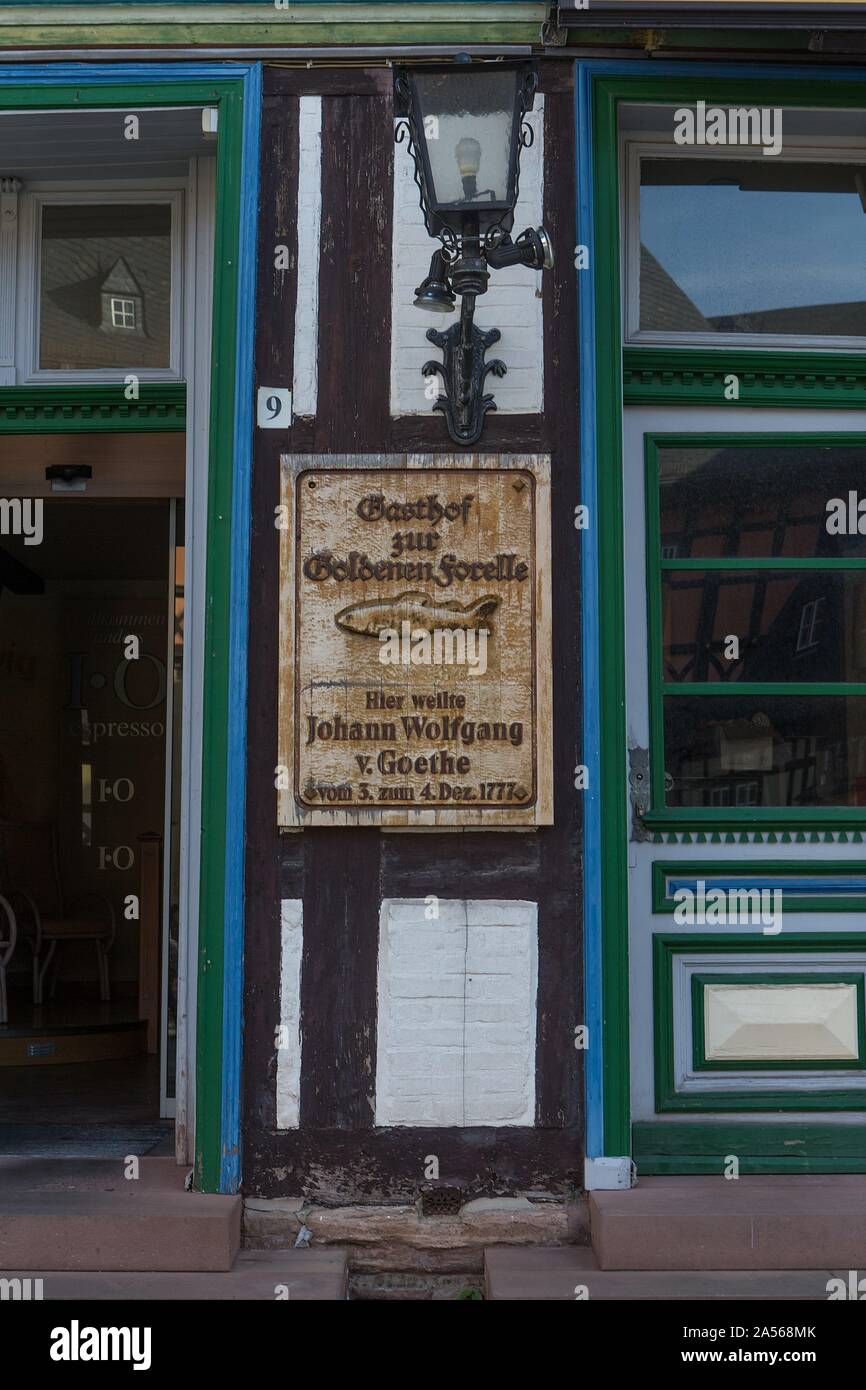 Wernigerode, Deutschland 14.-15. Oktober 2019: Wernigerode Impressionen - Oktober 2019 Gasthof zur Goldenen Forelle, wo Johann Wolfgang von Goethe vom 3. bis 4. Dezember 1977 übernachtet, Fachwerk | Verwendung weltweit Stockfoto