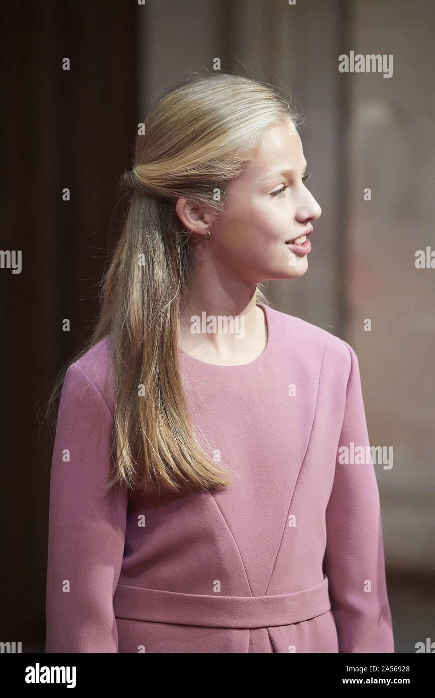 Oktober 18, 2019, Oviedo, Asturien, Spanien: Krone Prinzessin Leonor besetzten Publikum mit Gewinner des Awards 2018 Studienabschluss an der Universität von Oviedo im Reconquista Hotel am 18. Oktober 2019 in Oviedo, Spanien (Bild: © Jack Abuin/ZUMA Draht) Stockfoto