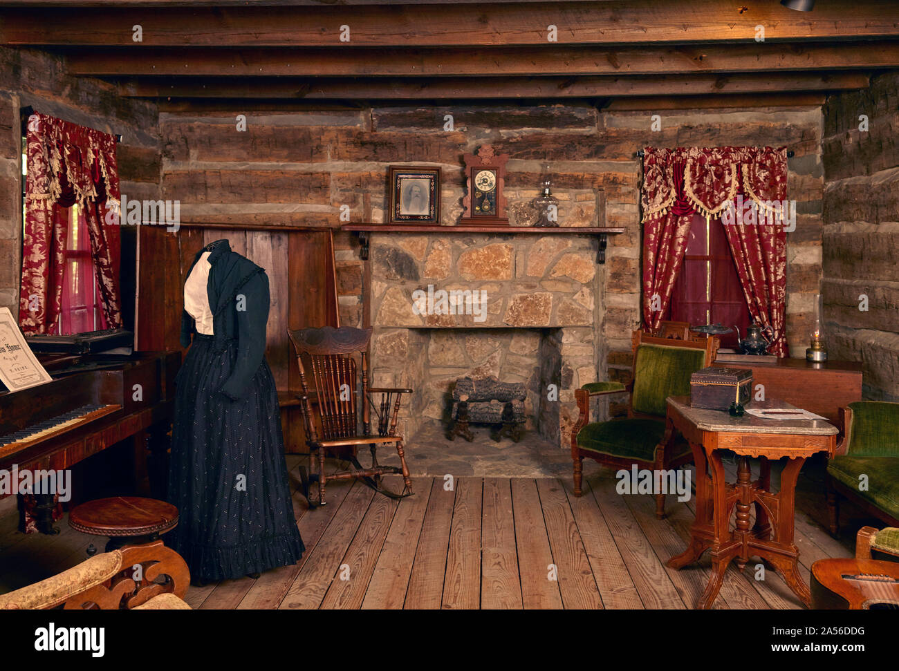 Blick in das Innere der Kabine fördern auf Log Cabin Village, ein Wohn- und History Museum in Fort Worth, Texas, im Besitz der Stadt Fort Worth betrieben Stockfoto