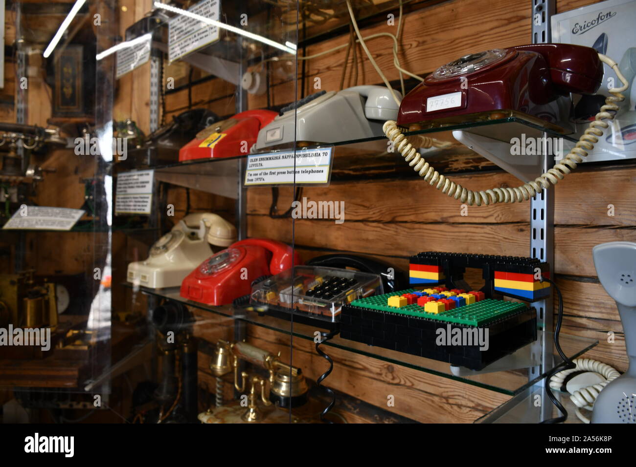 Alte Telefone im Telefonmuseum in Rauma, Finnland Stockfoto