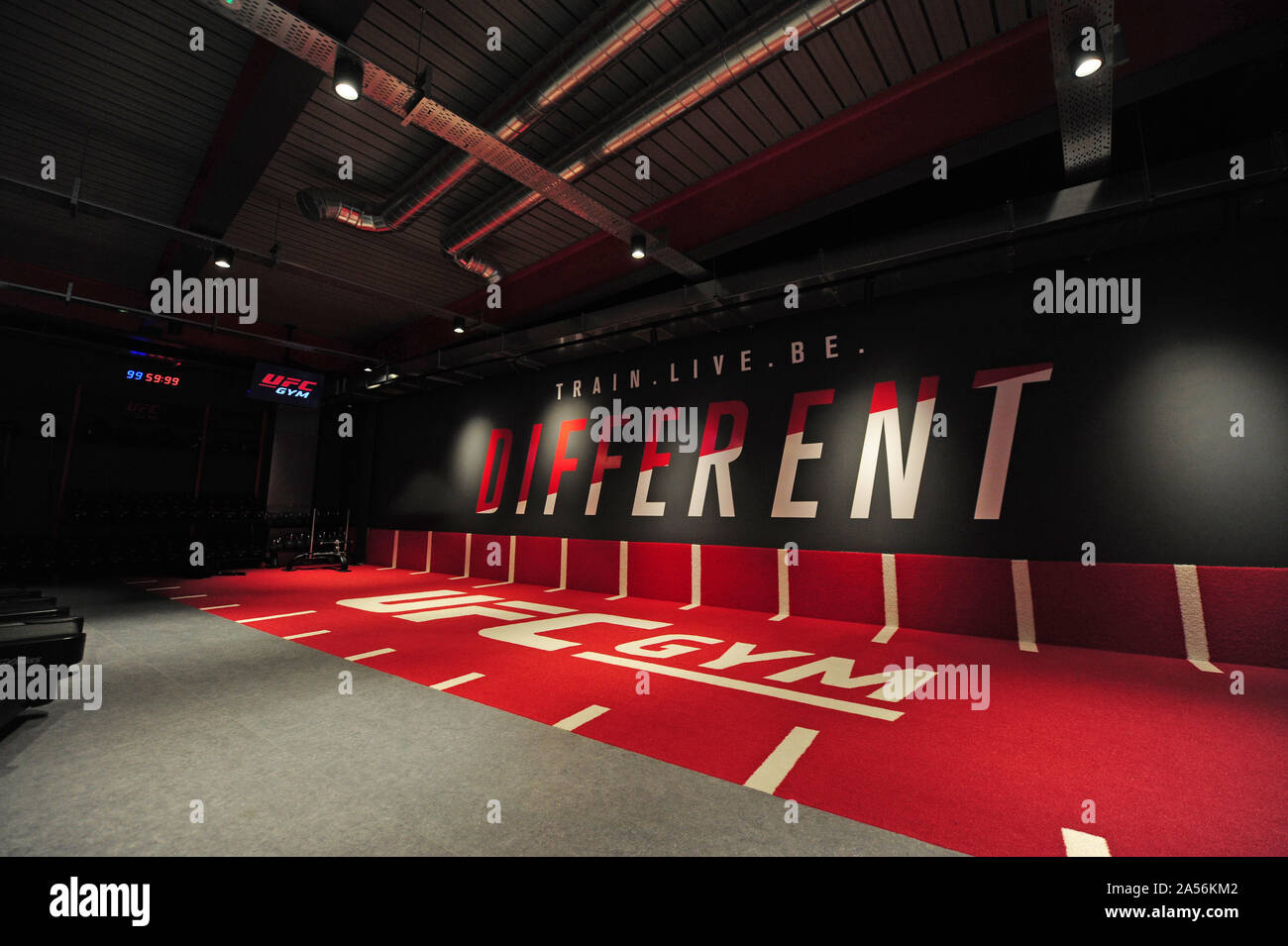Eine allgemeine Ansicht während der Mittel bei UFC Fitnessraum, Nottingham. Stockfoto