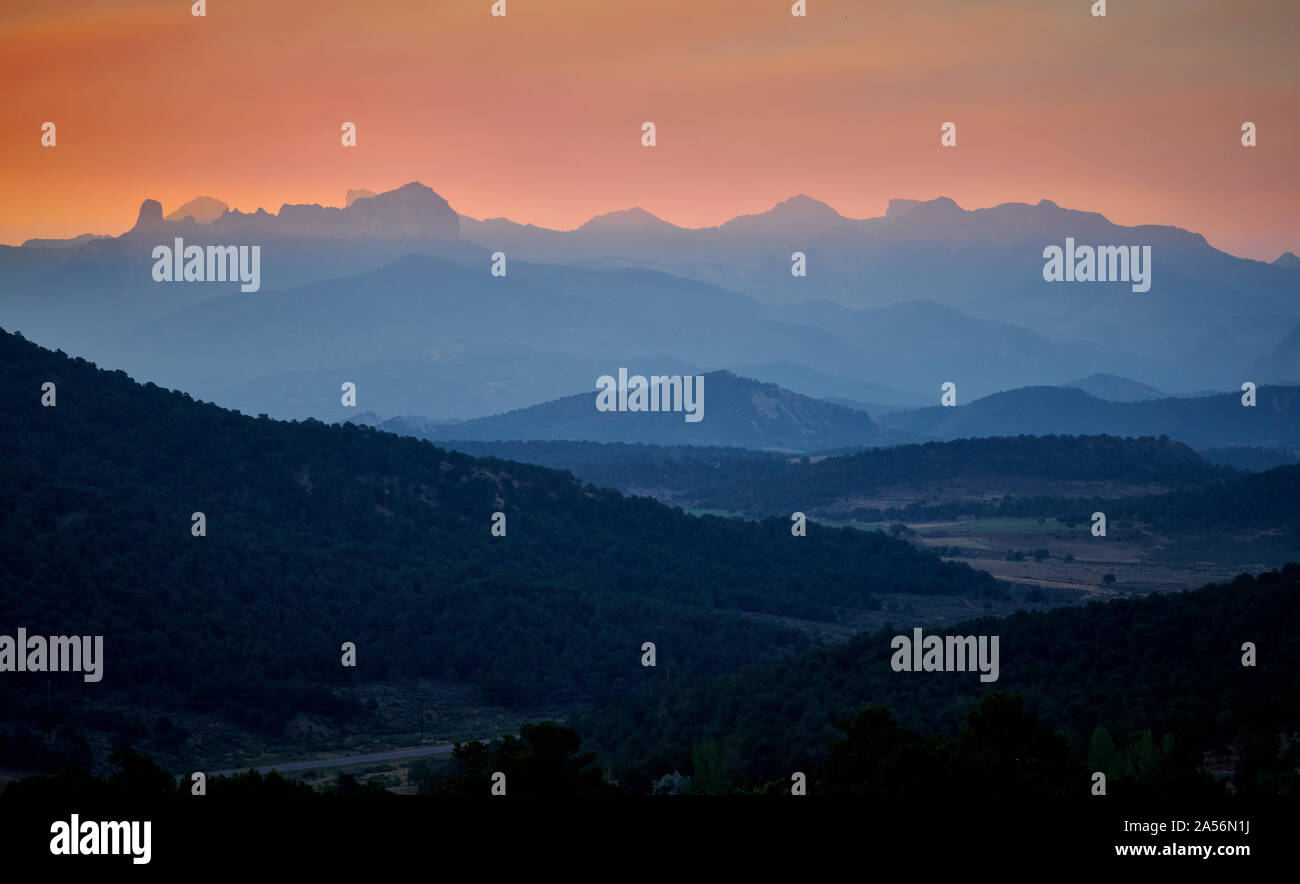 Gerichtsgebäude Berg bei Sonnenaufgang. Stockfoto