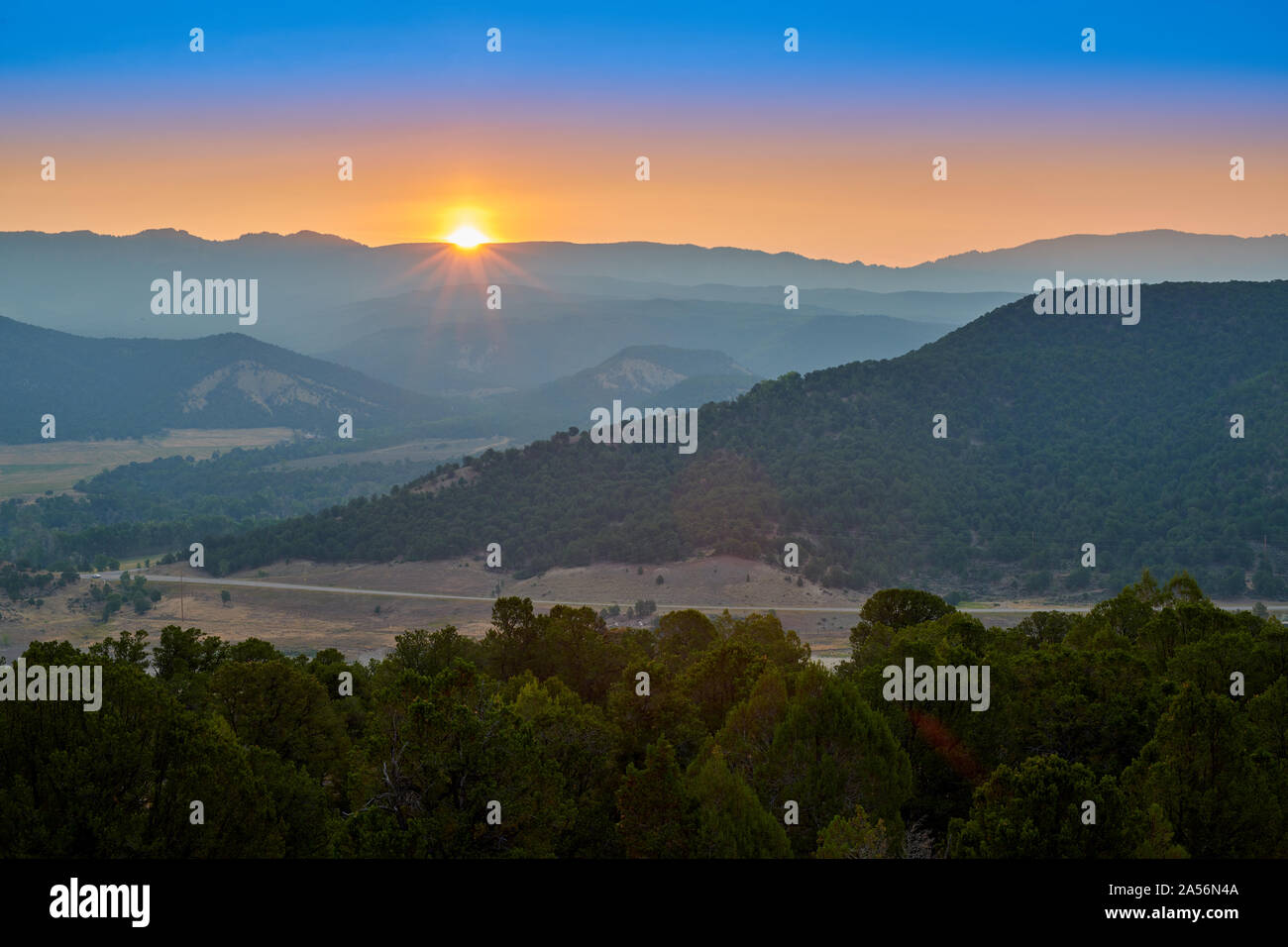 Sonnenaufgang über Cimarron Ridge Colorado. Stockfoto