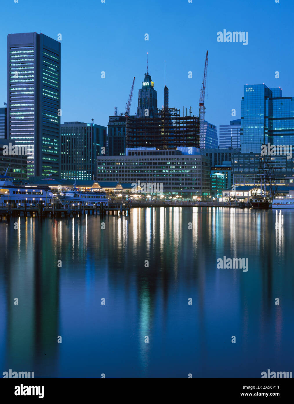 Ansicht des belebten Inner Harbour, Baltimore, Maryland Stockfoto