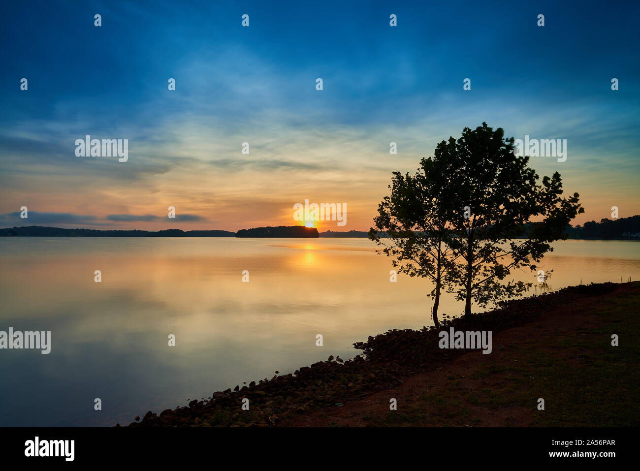Sonnenaufgang am Lake Keowee, SC. Stockfoto