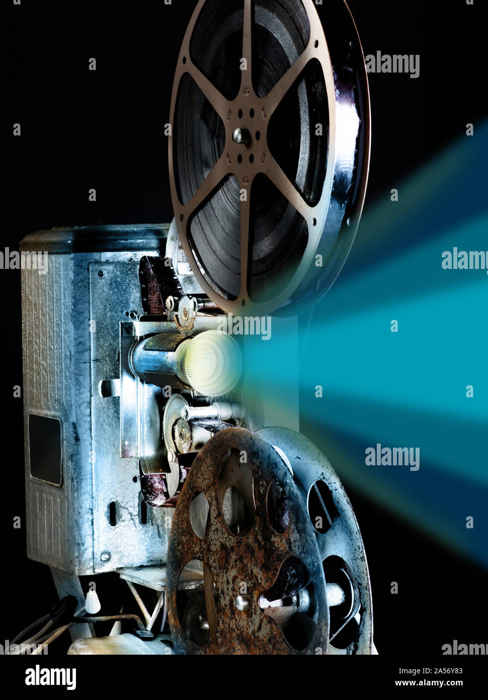 16-mm-Film Projektor aus den 1940er Jahren. Stockfoto