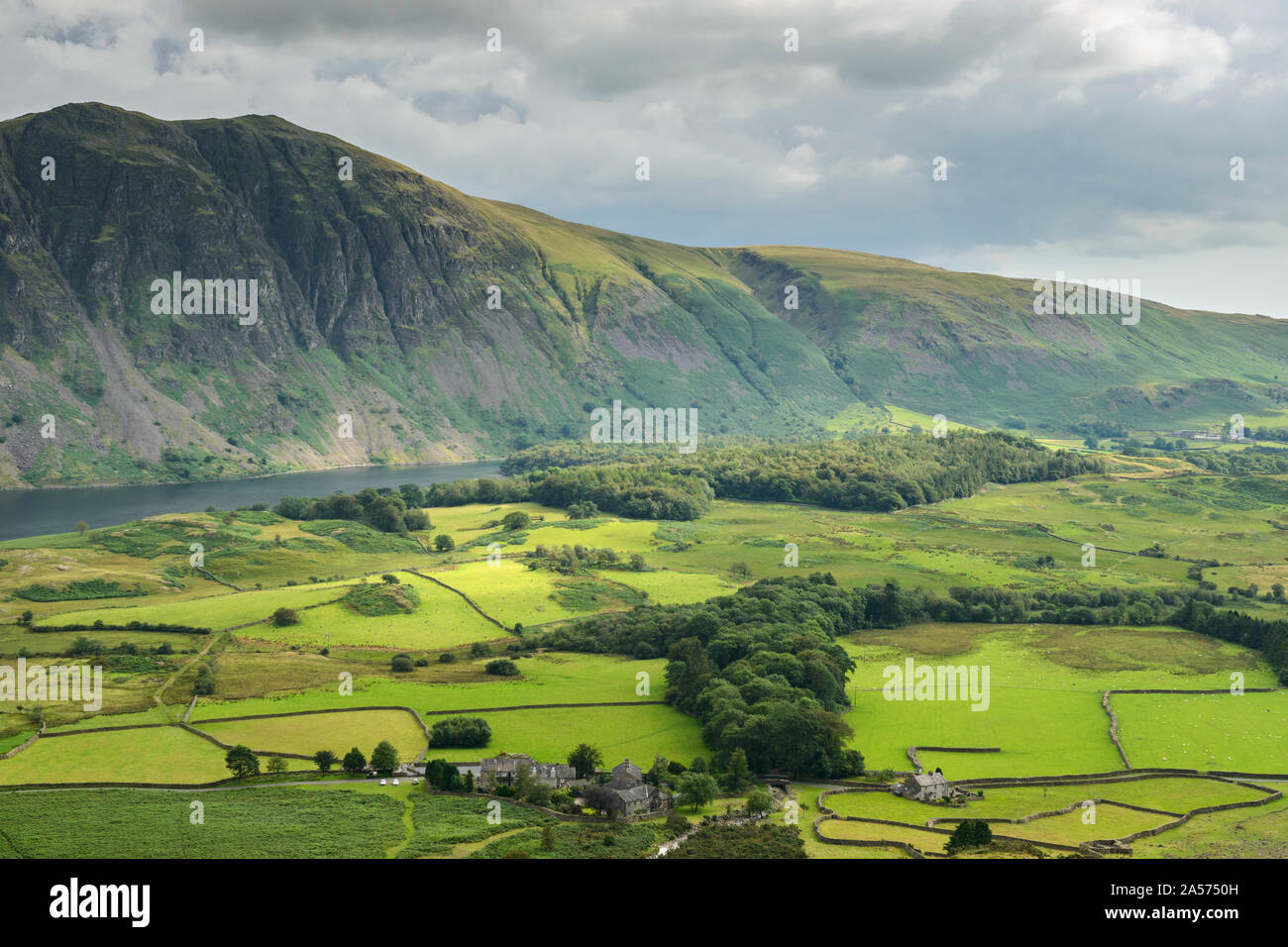 Üppige Landschaft neben Wast Water in Wasdale, Lake District. Stockfoto