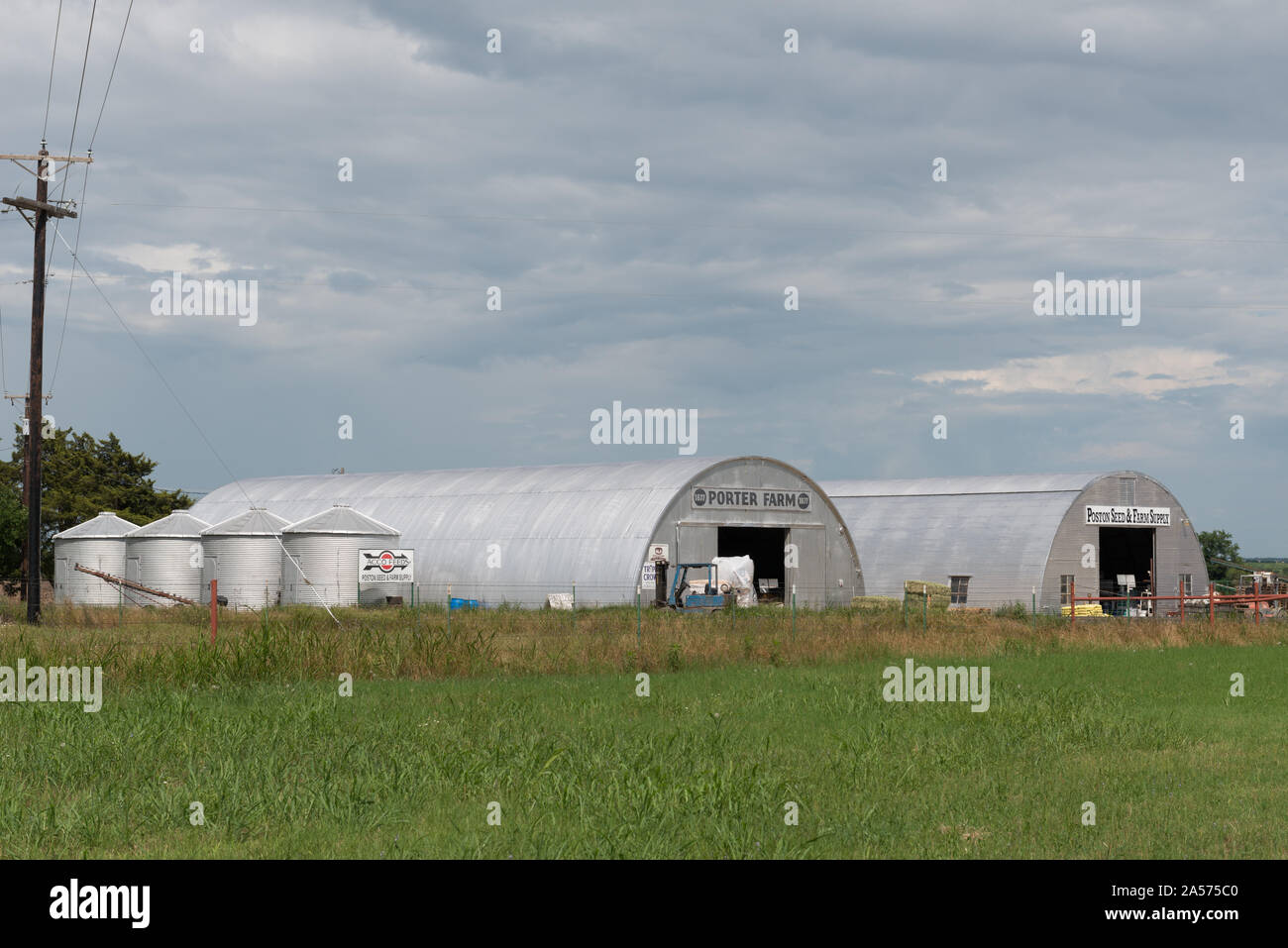 Jahrgang 1940 s quonset Gebäude an der Porter Farm, auch bekannt als Walter C. Porter Bauernhof, in der Nähe von Terrell in Kaufman County, Texas Stockfoto