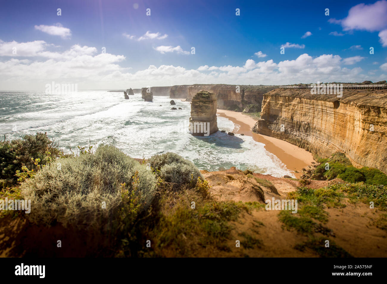 Zwölf Apostel, berühmte Sehenswürdigkeiten Sehenswürdigkeiten entlang der Great Ocean Road, Australische Südküste Beach, Port Campbell, Victoria, Australien Stockfoto