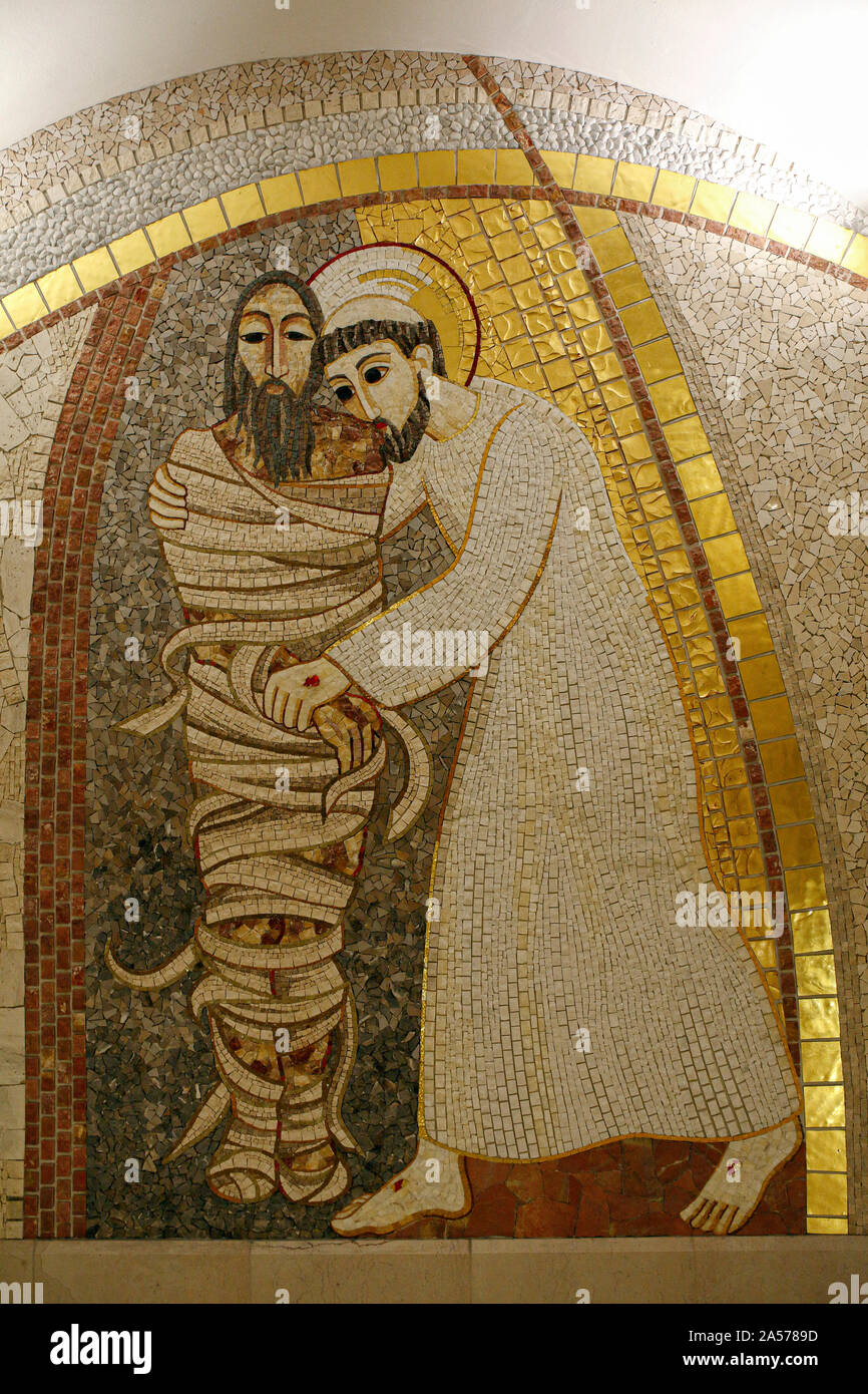 Italien Apulien San Giovanni Rotondo: Rampe der Unteren Kirche San Pio von Pietralcina: St. Francis küßt die Aussätzigen Stockfoto