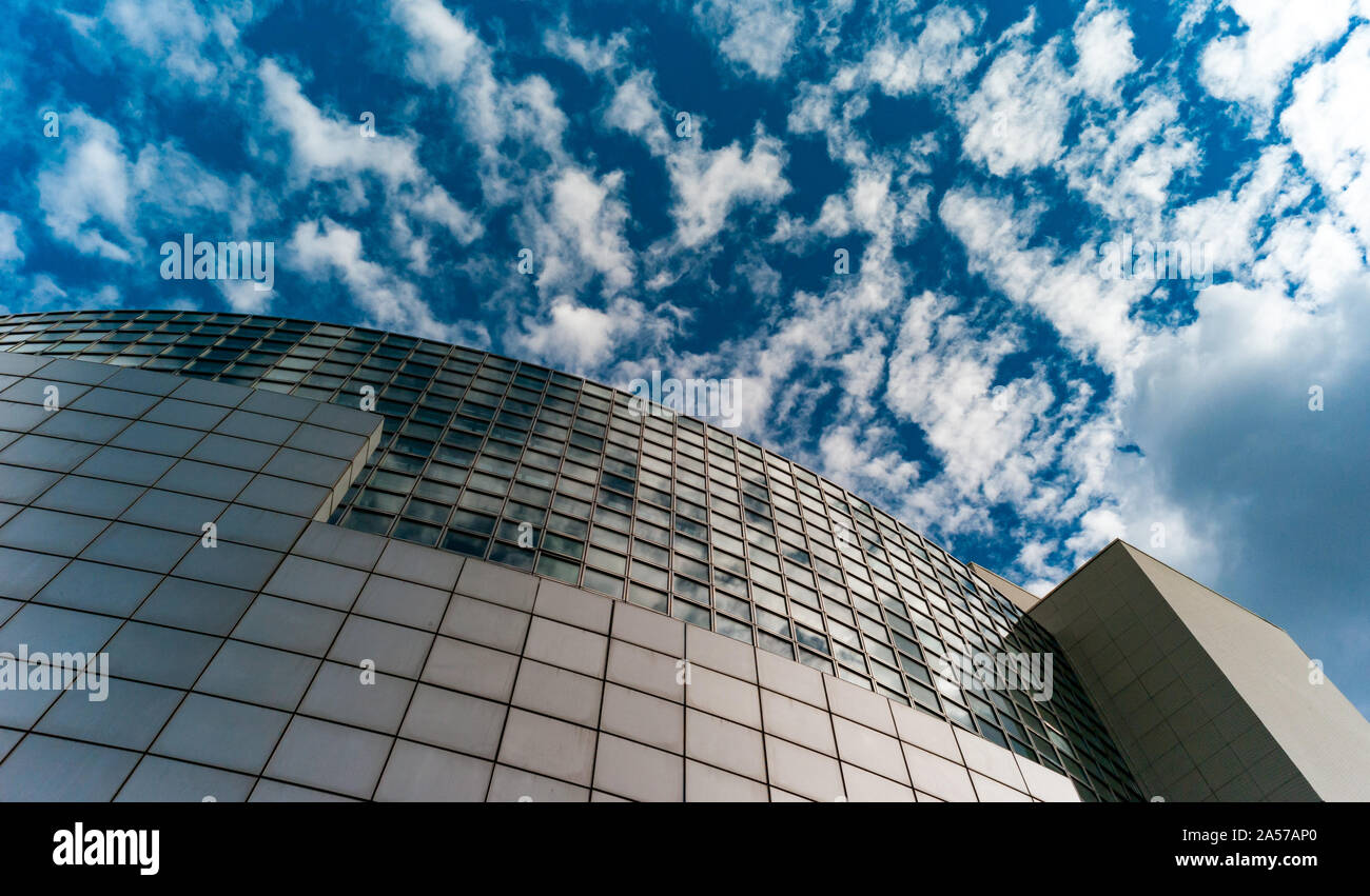 Paris, Frankreich, 3. Oktober, 2019: Blick auf die moderne Architektur der Bastille Opera, entworfen von uruguayischen Architekten Carlos Ott, locat Stockfoto