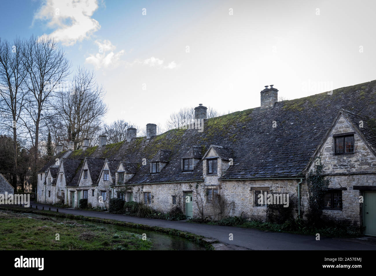 Arlington Row wurde ursprünglich im 14. Jahrhundert als Kloster wolle Store gebaut. Es war im 17. Jahrhundert in eine Reihe von Hütten Weber" umgewandelt. Stockfoto