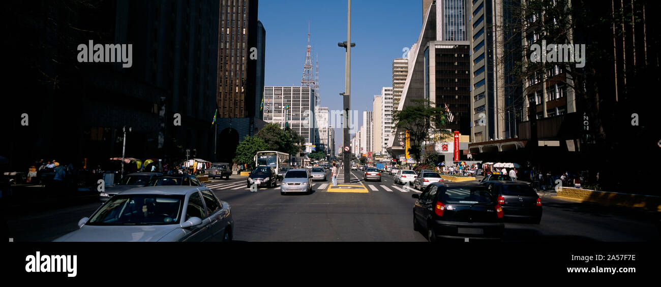 Der Verkehr auf der Straße, der Avenida Paulista, Sao Paulo, Brasilien Stockfoto