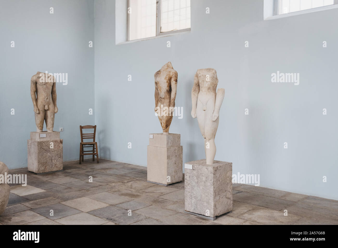 Delos, Griechenland - 20 September, 2019: Statuen in das Archäologische Museum von Delos, ein Museum auf der historischen Insel Delos in der südlichen Ägäis, G Stockfoto