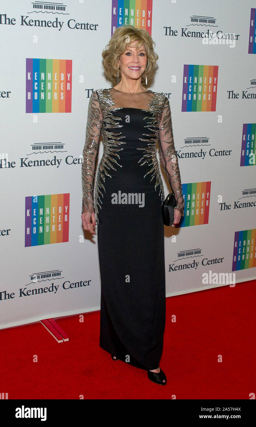 Jane Fonda kommt für die formale Artist Abendessen zu Ehren des Empfänger der 2014 Kennedy Center Honors von US-Außenminister John F. Kerry des US-Außenministeriums, in Washington, DC am Samstag, 6. Dezember 2014 gehostet wird. Die Preisträger 2014 sind: Sänger Al Green, Schauspieler und Filmemacher Tom Hanks, Ballerina Patricia McBride, Singer-Songwriter Sting und Komödiantin Lily Tomlin. Credit: Ron Sachs/Pool über CNP | Verwendung weltweit Stockfoto