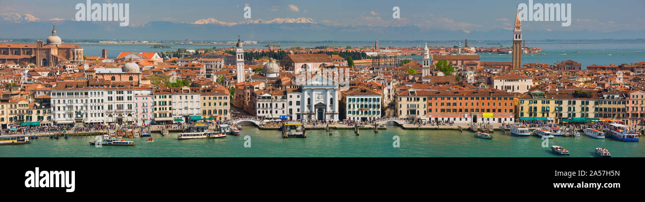 Hohe Betrachtungswinkel und einer Stadt an der Waterfront, Venedig, Venetien, Italien Stockfoto