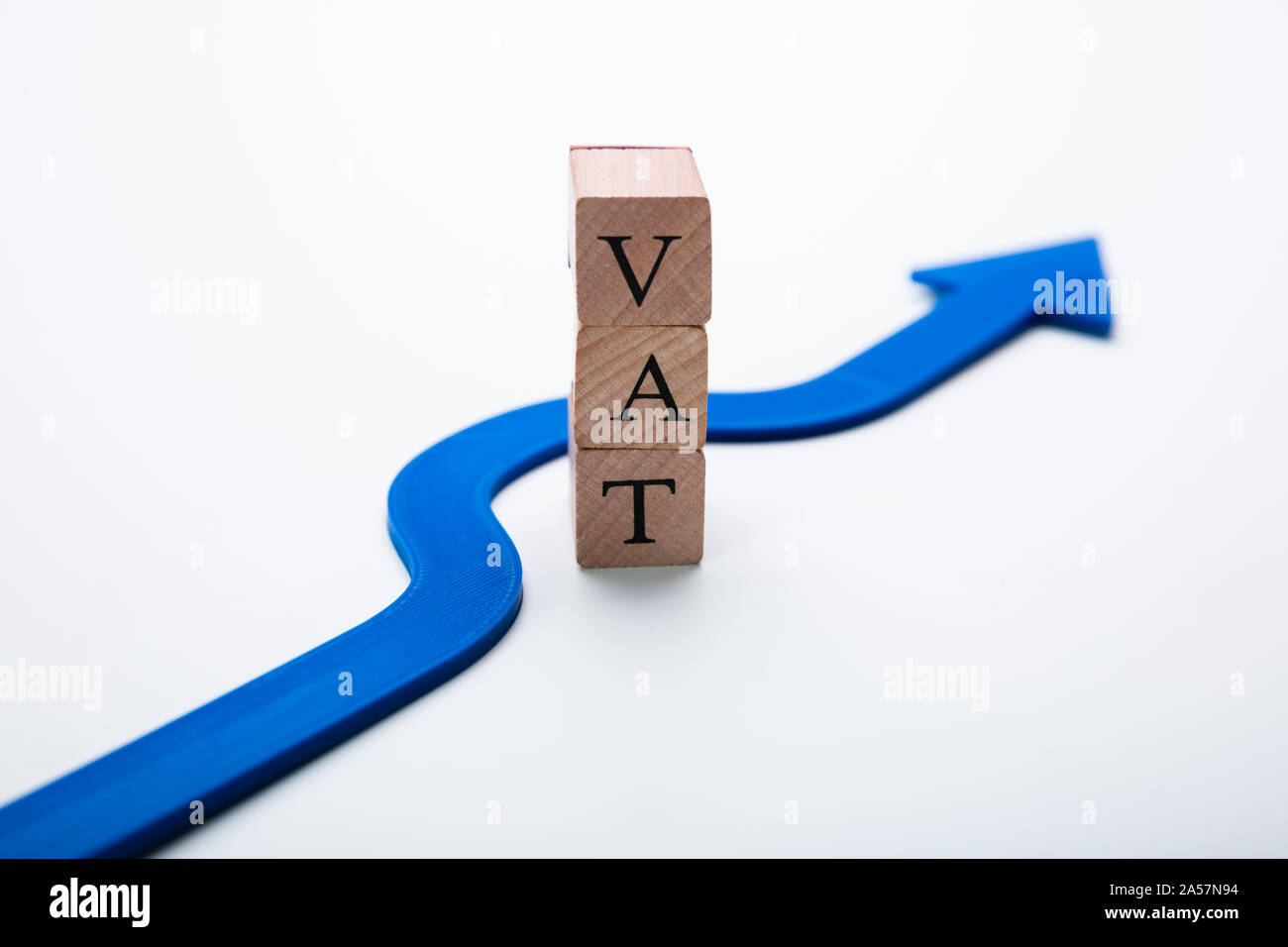 Pfeil um Wort Mehrwertsteuer in Steuerhinterziehung Konzept gehen Stockfoto