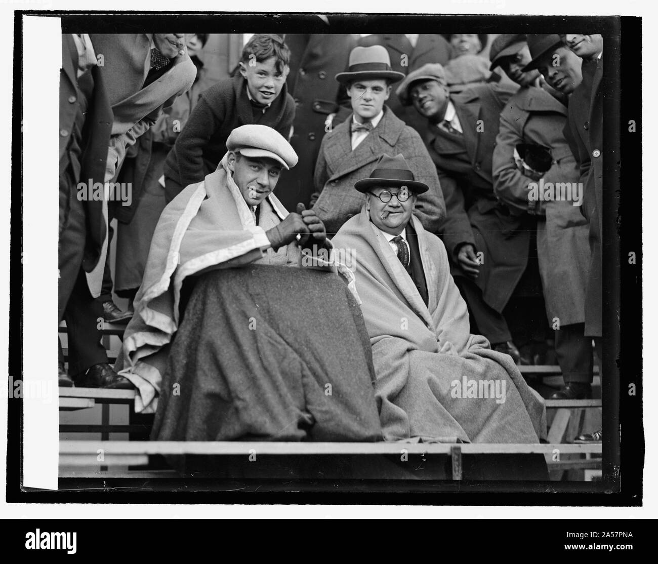 Warten in der Zuschauertribünen, Weltmeisterschaft, 1925 Stockfoto