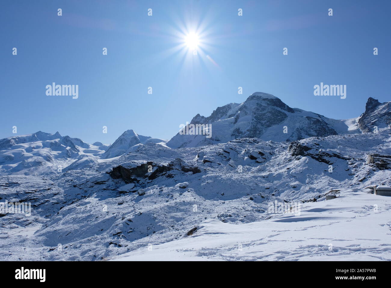 Das Monte Rosa Massiv - Schweizer nord-westlichen Gesicht mit mehreren Gletschern zum Mattertal mit Zermatt fließende Stockfoto