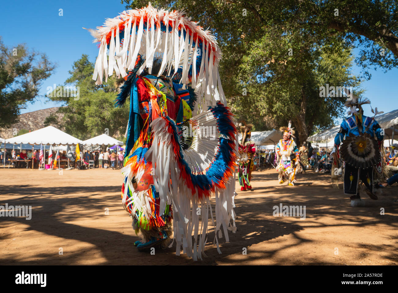 Powwow. Native American Schuhe und Details der Regalia hautnah. Chumasch Tag Powwow und Intertribal sammeln. Stockfoto