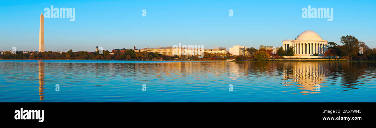 Jefferson Memorial und Washington Monument in der Dämmerung, Tidal Basin, Washington DC, USA Stockfoto