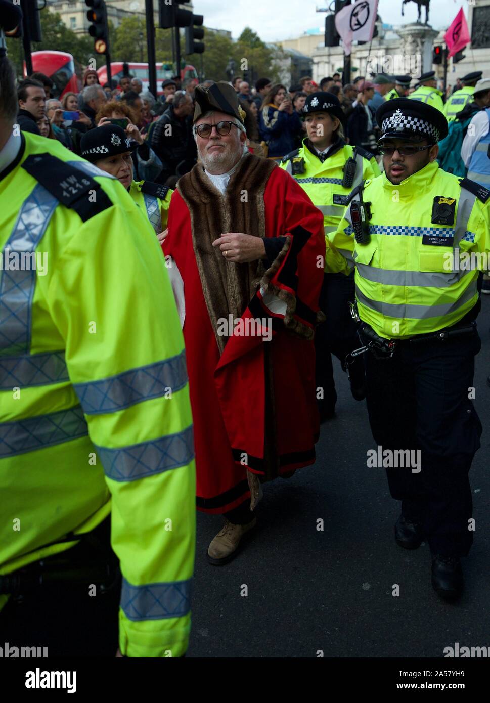 Woodbridge Bürgermeister, Eamonn O'Nolan, Teil der Grünen Partei und Aussterben Rebellion, an den Protesten auf dem Trafalgar Square in London verhaftet, Stockfoto