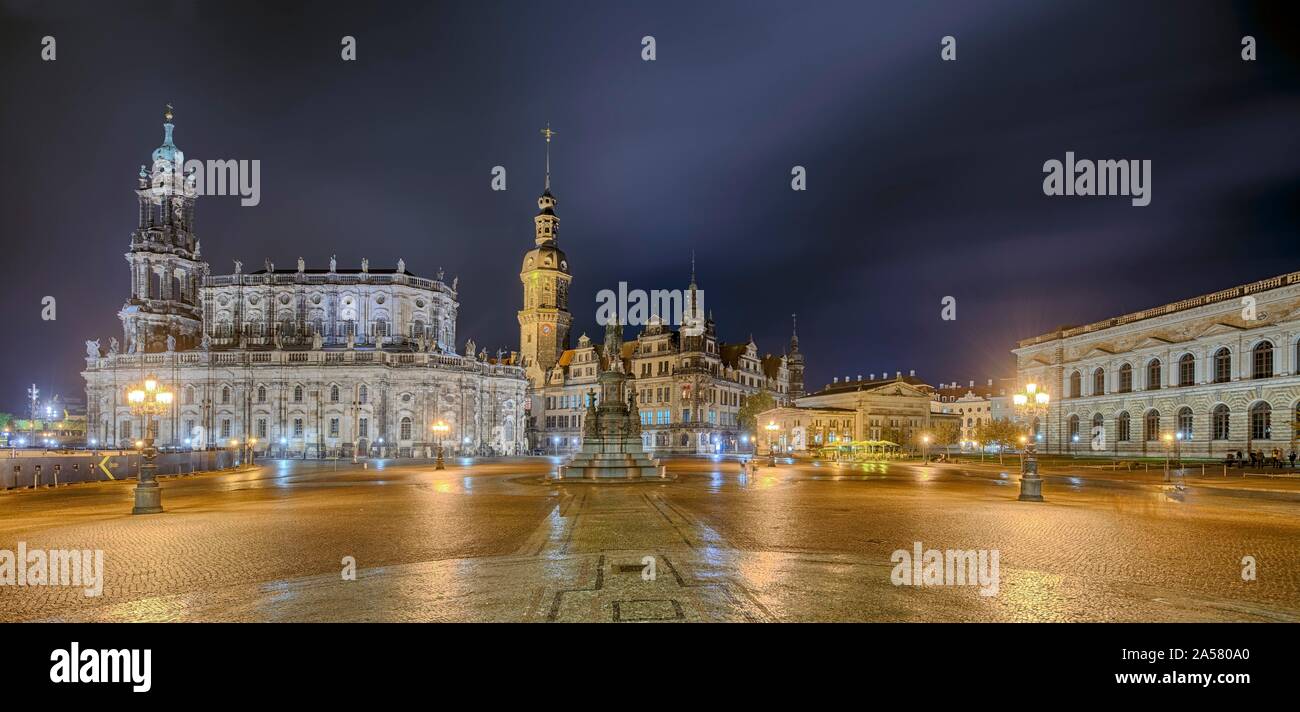 Hofkirche mit Redisenzschloss und Zwinger, Panorama, Nachtaufnahme, Dresden, Sachsen, Deutschland Stockfoto