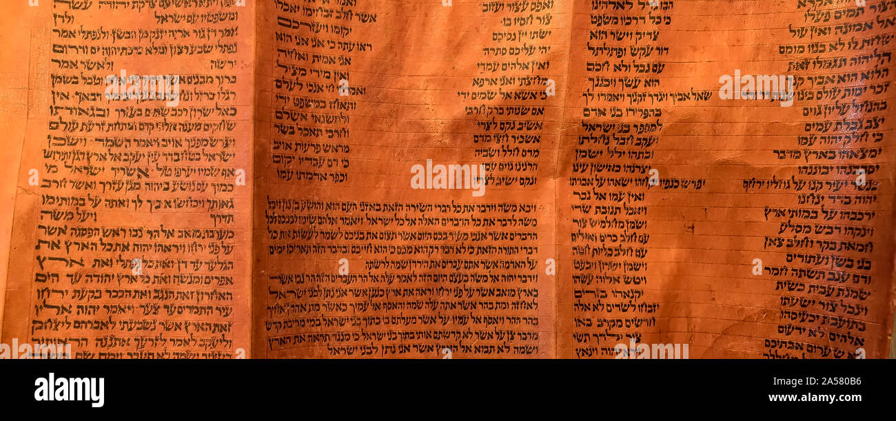Nahaufnahme der Handschrift Kopie von Tora, Ramchal-Synagoge, Acre (Akko), Israel Stockfoto