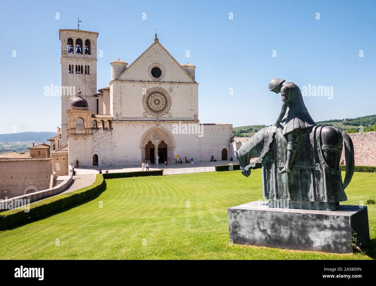 Skulptur Reiter, Obere Kirche, die Basilika San Francesco, Assisi, Umbrien, Italien, UNESCO Weltkulturerbe Stockfoto
