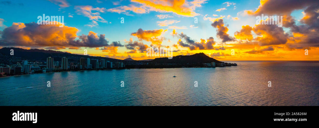 Landschaft mit Diamond Head und die Küste bei Sonnenaufgang, Waikiki, Honolulu, Oahu, Hawaii Inseln, USA Stockfoto