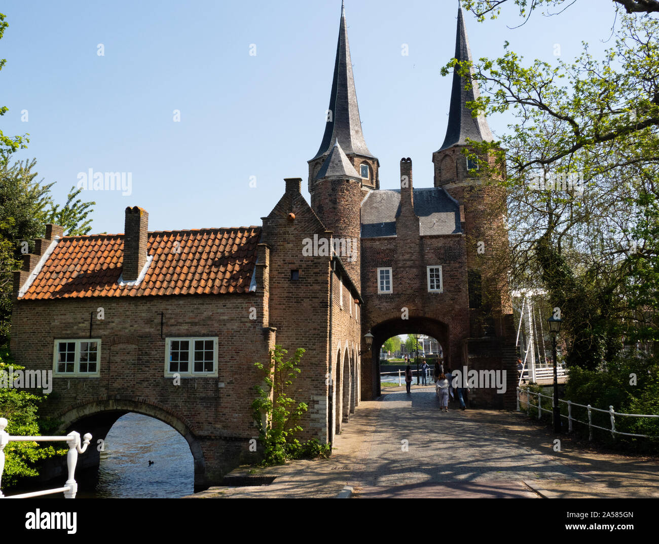 Altes Gebäude der City Gate, Delft, Südholland, Niederlande Stockfoto