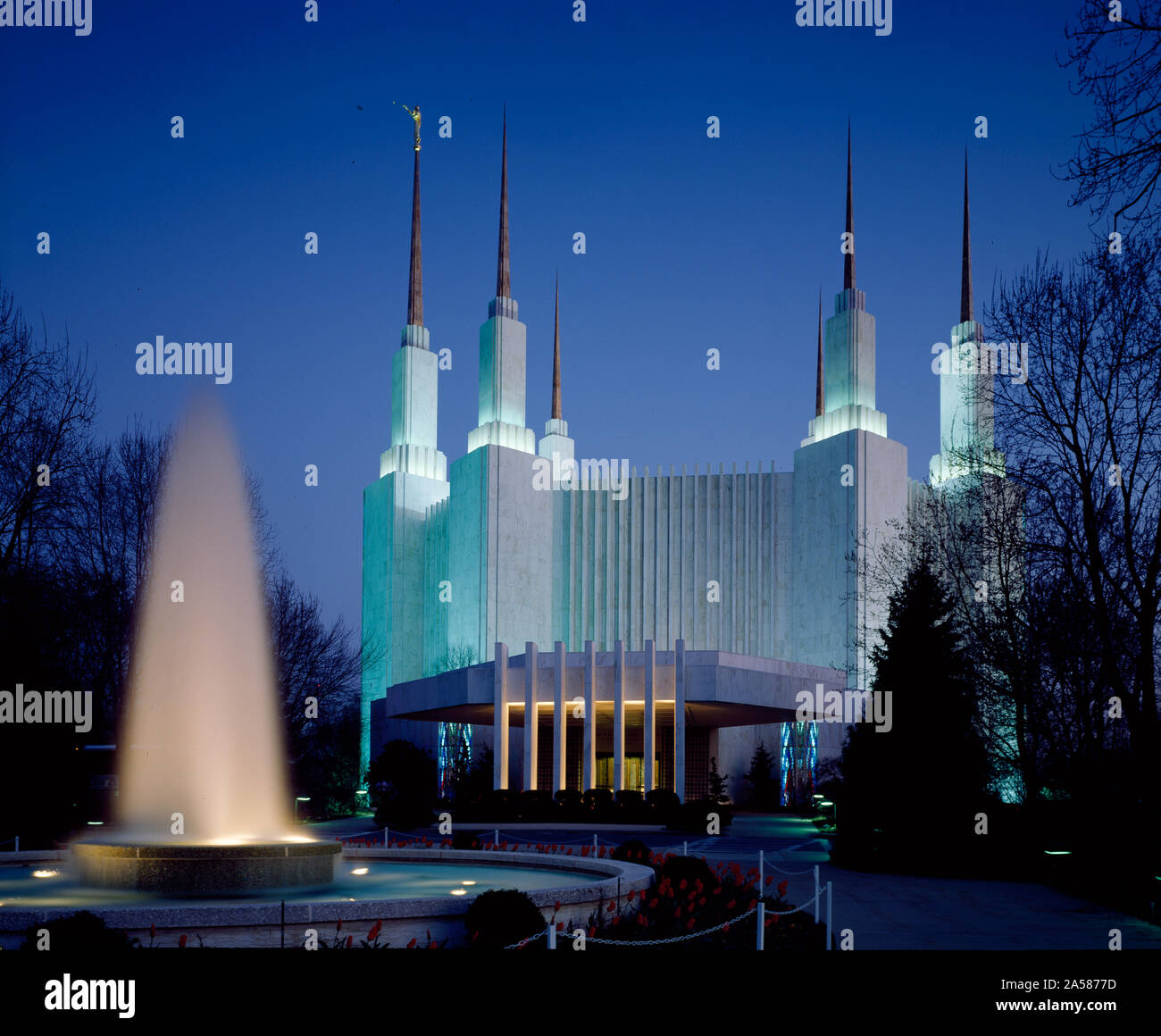 Washington D.C. Tempel der Kirche Jesu Christi der Heiligen der Letzten Tage, entlang der Capital Beltway in Kensington, Maryland entfernt Stockfoto