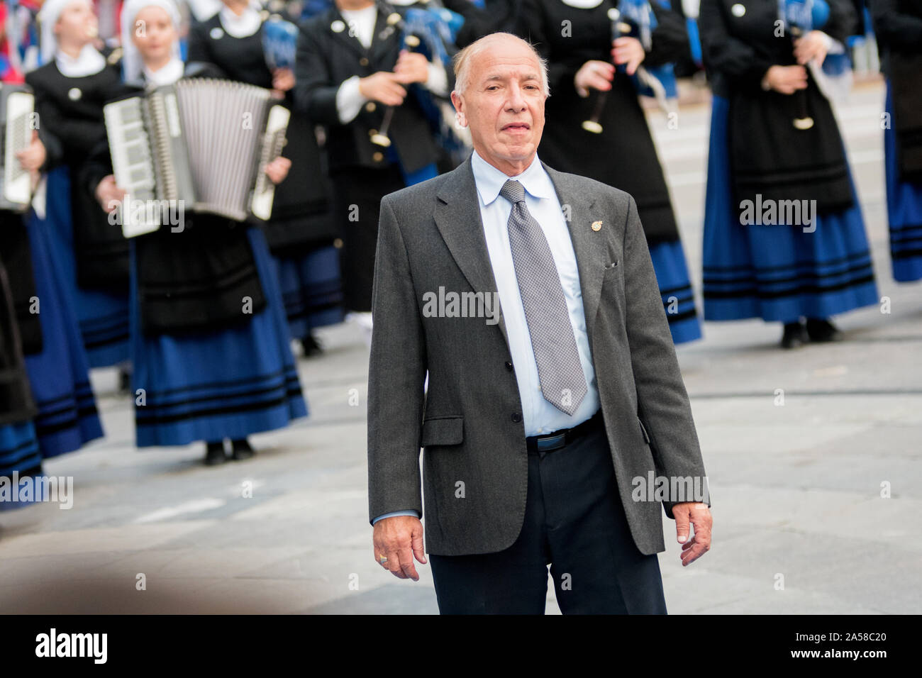 Oviedo, Spanien. Okt, 2019 18. Kubanisch-amerikanische Soziologe, Alejandro Portes, Sieger der Prinzessin von Asturien Preis für Sozialwissenschaften, während der Zeremonie der Prinzessin von Asturien Auszeichnungen in Campoamor Theater am 18. Oktober 2019 in Oviedo, Spanien. Quelle: David Gato/Alamy leben Nachrichten Stockfoto