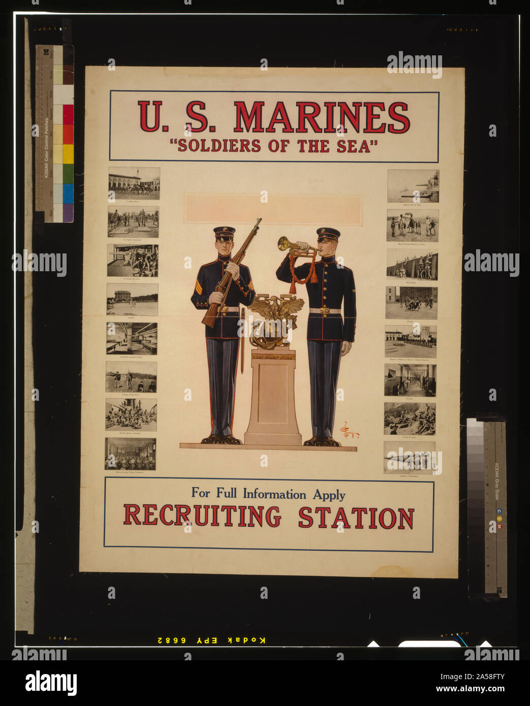 Us-Marines Soldaten auf das Meer - Für volle Informationen gelten, die einziehenden Station Abstract: Poster mit zwei Marines in Uniform, mit Gewehr und einer mit Horn, durch Fotografien der Unterwasserwelt umgeben. Stockfoto