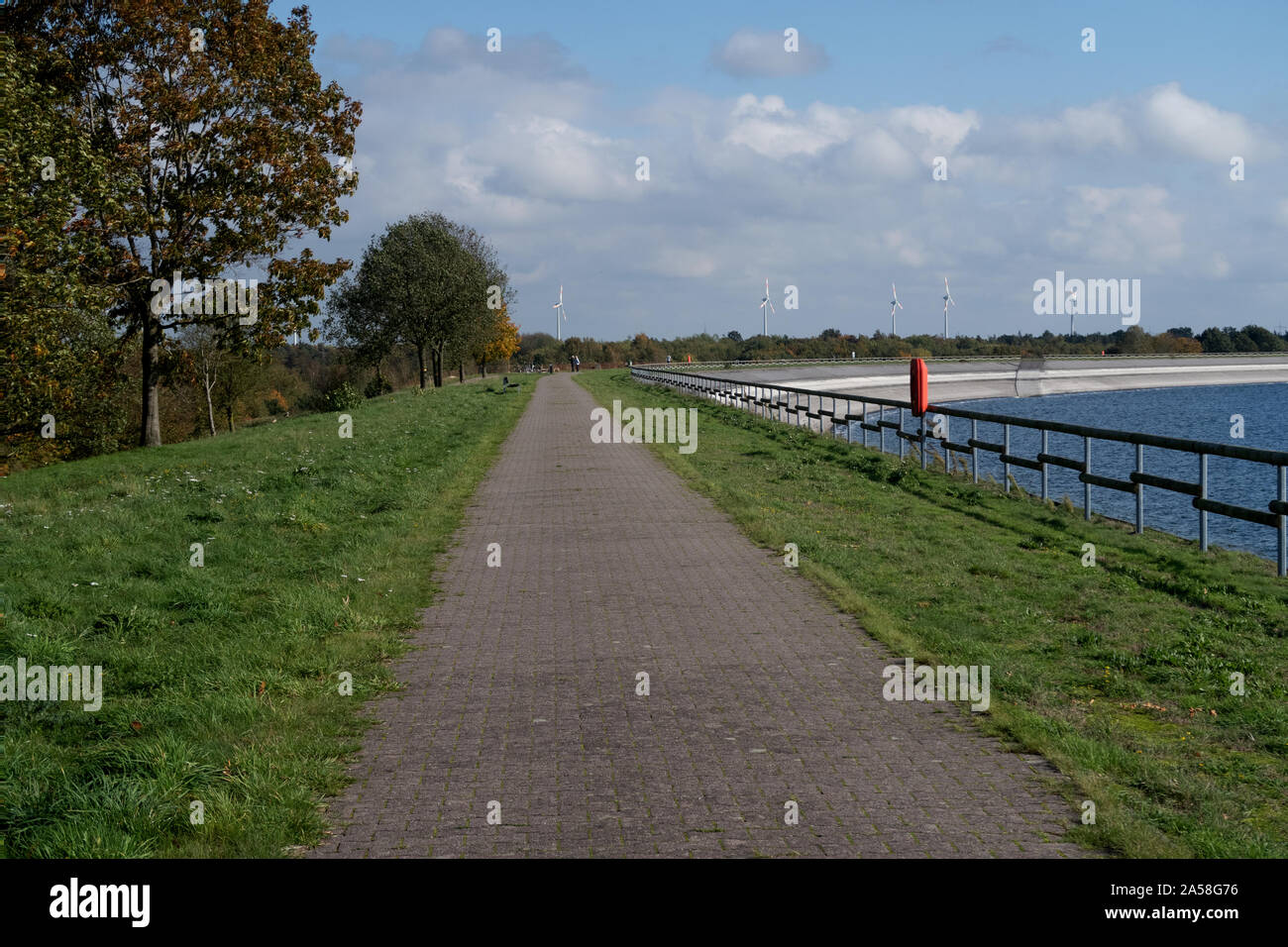 Herbstliche Landschaft und Natur der Geeste im Bezirk Emsland, Deutschland Stockfoto