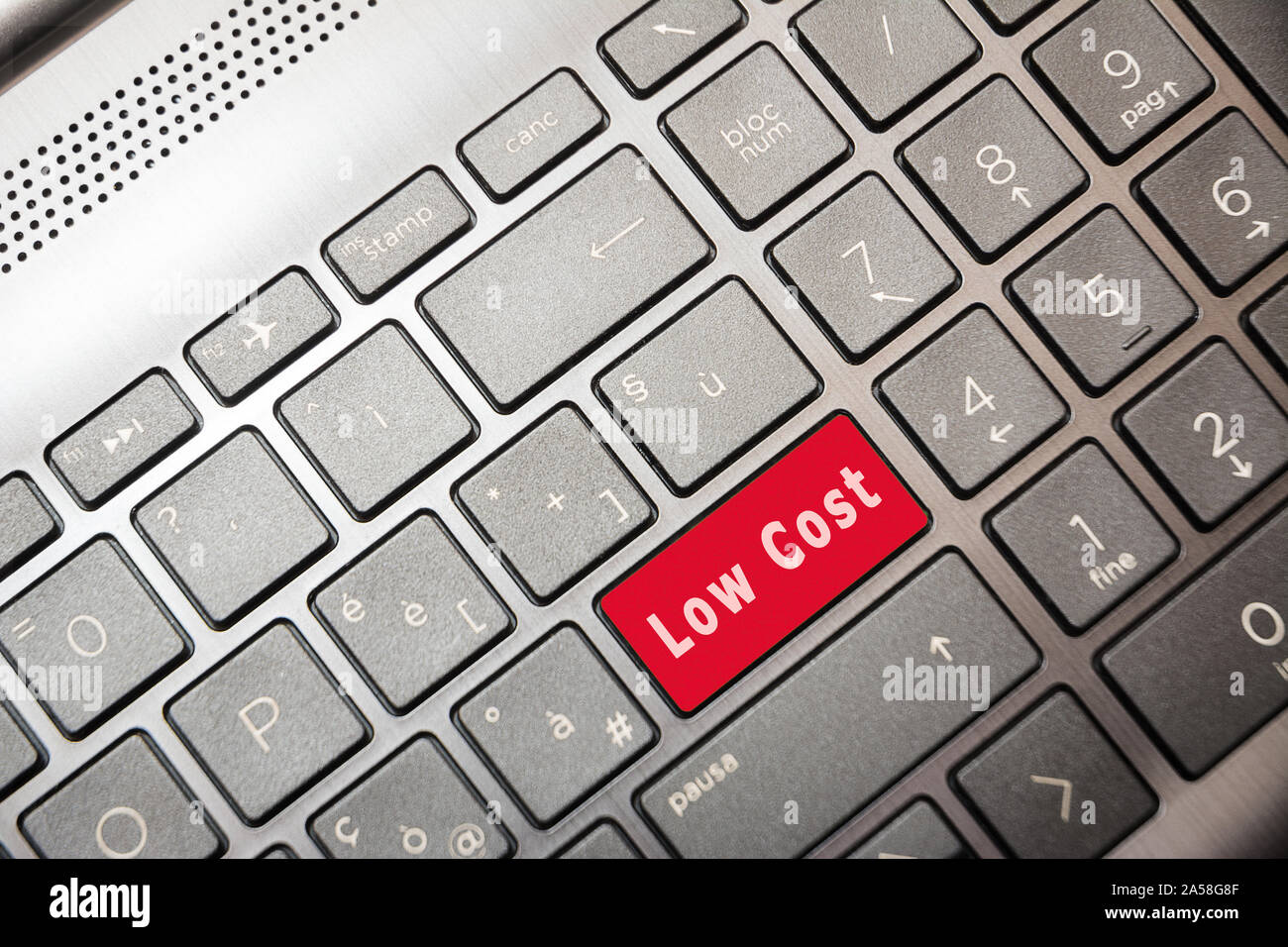 Rote Taste am Computer mit dem Text Pass Stockfoto
