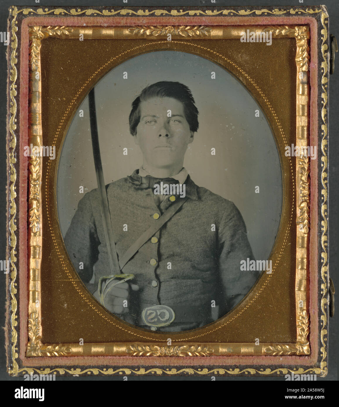 Unbekannter Soldat in Confederate uniform und CS-Gurt Platte mit Säbel Stockfoto