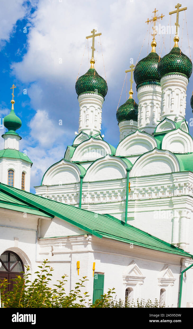 Grüne Kuppelkirche von Wondermakers XVII Jahrhundert in Moskau, Russland. Die Kirche ist dem Heiligen Michael und Theodore gewidmet Stockfoto