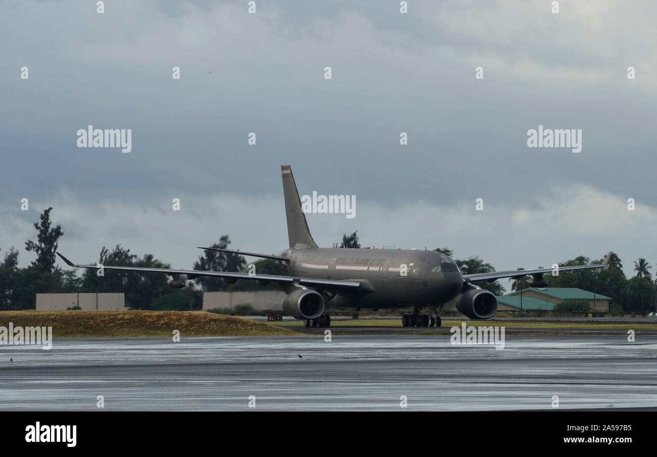 Eine Republik Singapur Air Force A330 - Multi Role Tanker Transport, landet bei Joint Base Pearl Harbor-Hickam, New York, Sept. 25, 2019. Die rsaf Flieger und Frauen sind in Mountain Home Air Force Base, Idaho für Singapurs Übung SCHMIEDEN SABRE, eine integrierte Strike Übung geleitet, vom 30 Sept. bis 10 Okt. (U.S. Air Force Foto von Tech. Sgt. Heather Redman) Stockfoto