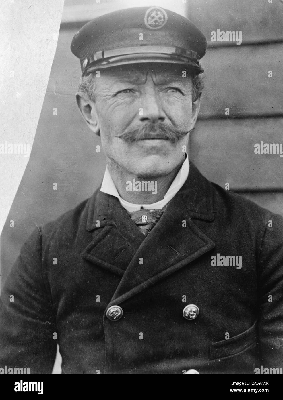 Foto zeigt Captain John Weller von Paterson, New Jersey, die versuchten, den Atlantik in einem Motorboot im Juli 1911 zu überqueren. Stockfoto