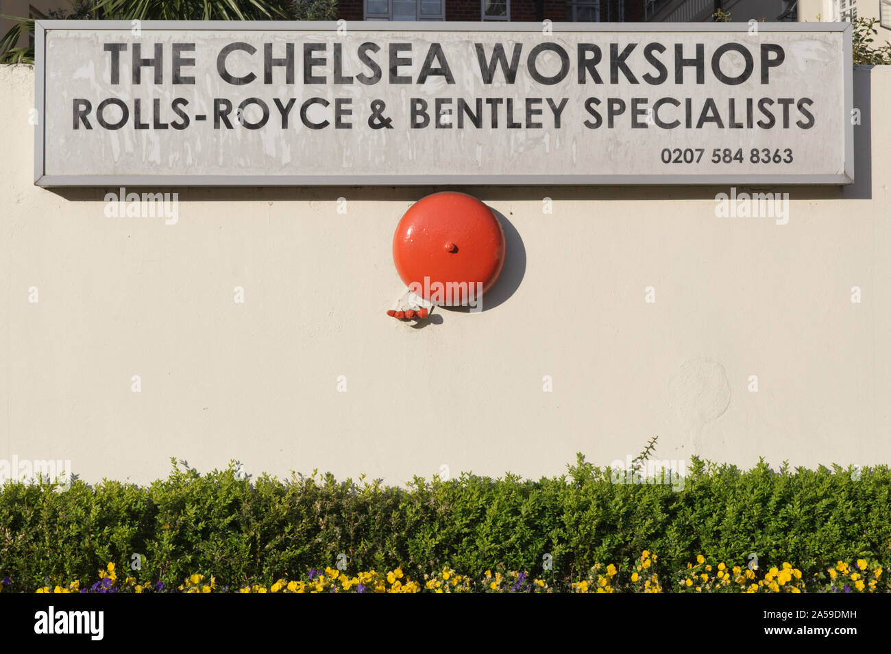 Zeichen für die Chelsea Workshop, Rolls Royce und Bentley Spezialisten, London Stockfoto