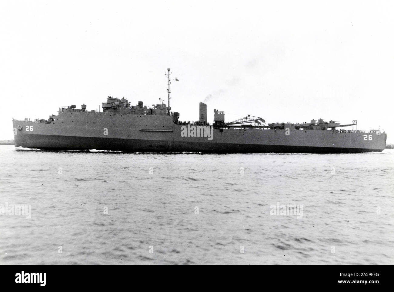 WW II Schiffe / Zweiten Weltkriegs Schiffe - Dieses Foto zeigt die LSD-26 USS Tortuha, die durch Boston Navy Yard gebaut wurde und im Juli 1945 abgeschlossen. Stockfoto