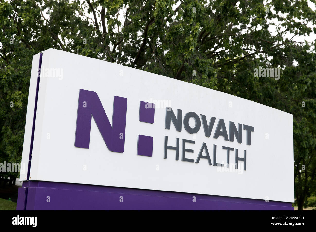 Ein logo Zeichen außerhalb des Hauptsitzes der Novant Gesundheit in Winston-Salem, North Carolina, am 14. September 2019. Stockfoto