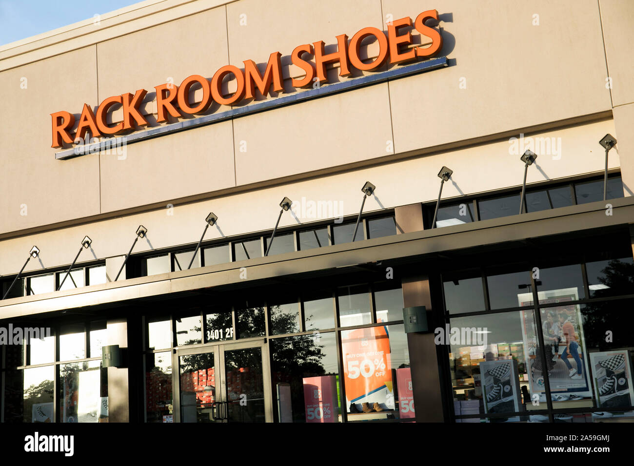 Rack Of Shoes Stockfotos Rack Of Shoes Bilder Alamy