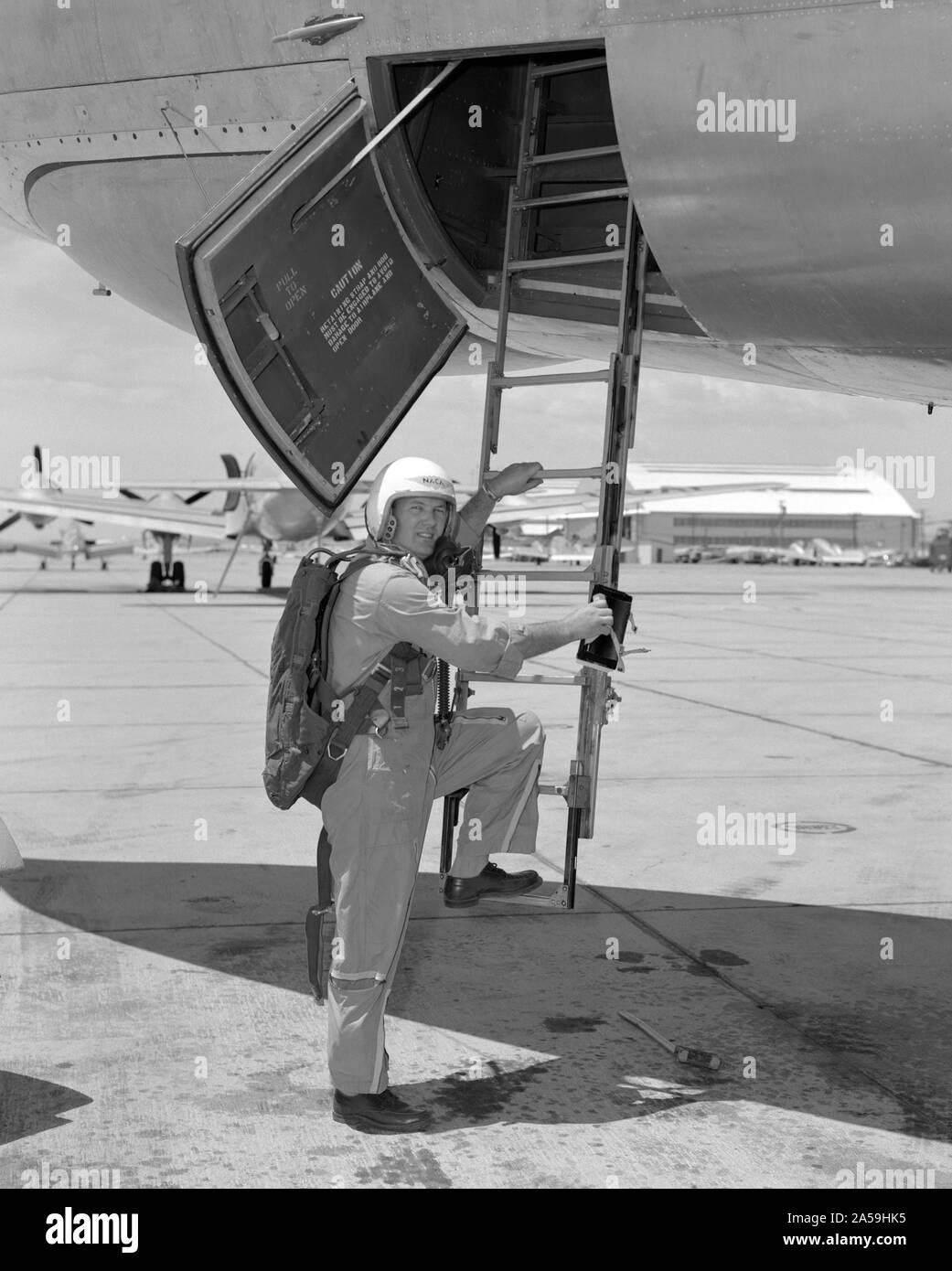 Vom 10. Dezember 1966 bis zu seiner Pensionierung am Februar 27, 1976, Stanley S. Butchart als Chief (später, Direktor) des Flugbetriebs des NASA Flight Research Center (am 26. März 1976 umbenannt, die Hugh L. Dryden Flight Research Center) serviert. Stockfoto