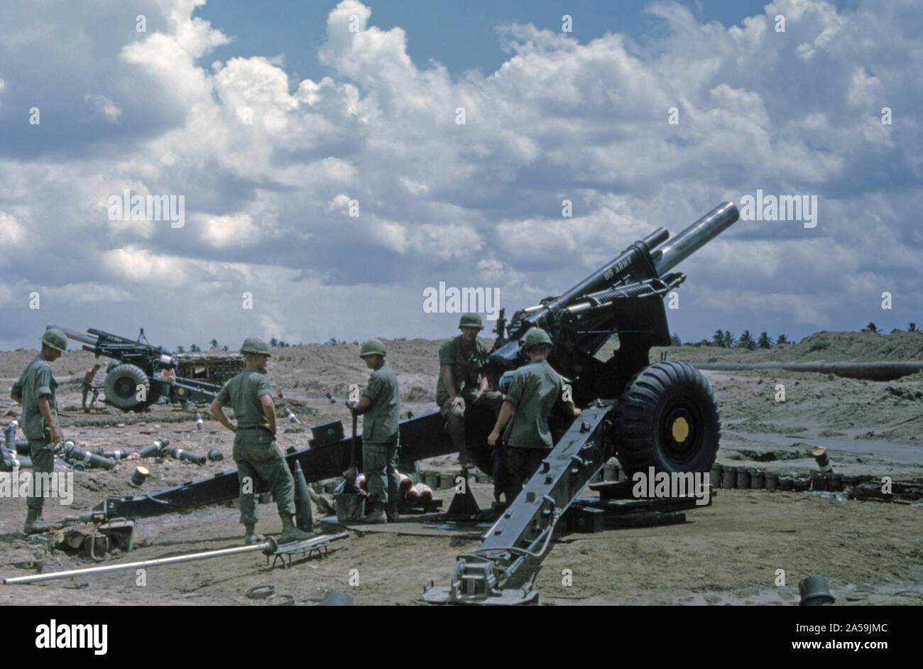USA Vietnam-Krieg/Vietnam Krieg - US ARMY/United States Army schwere Feldhaubitze M114-M 1 155 mm/Schwere Haubitze M114-M1 6.1 Zoll Stockfoto