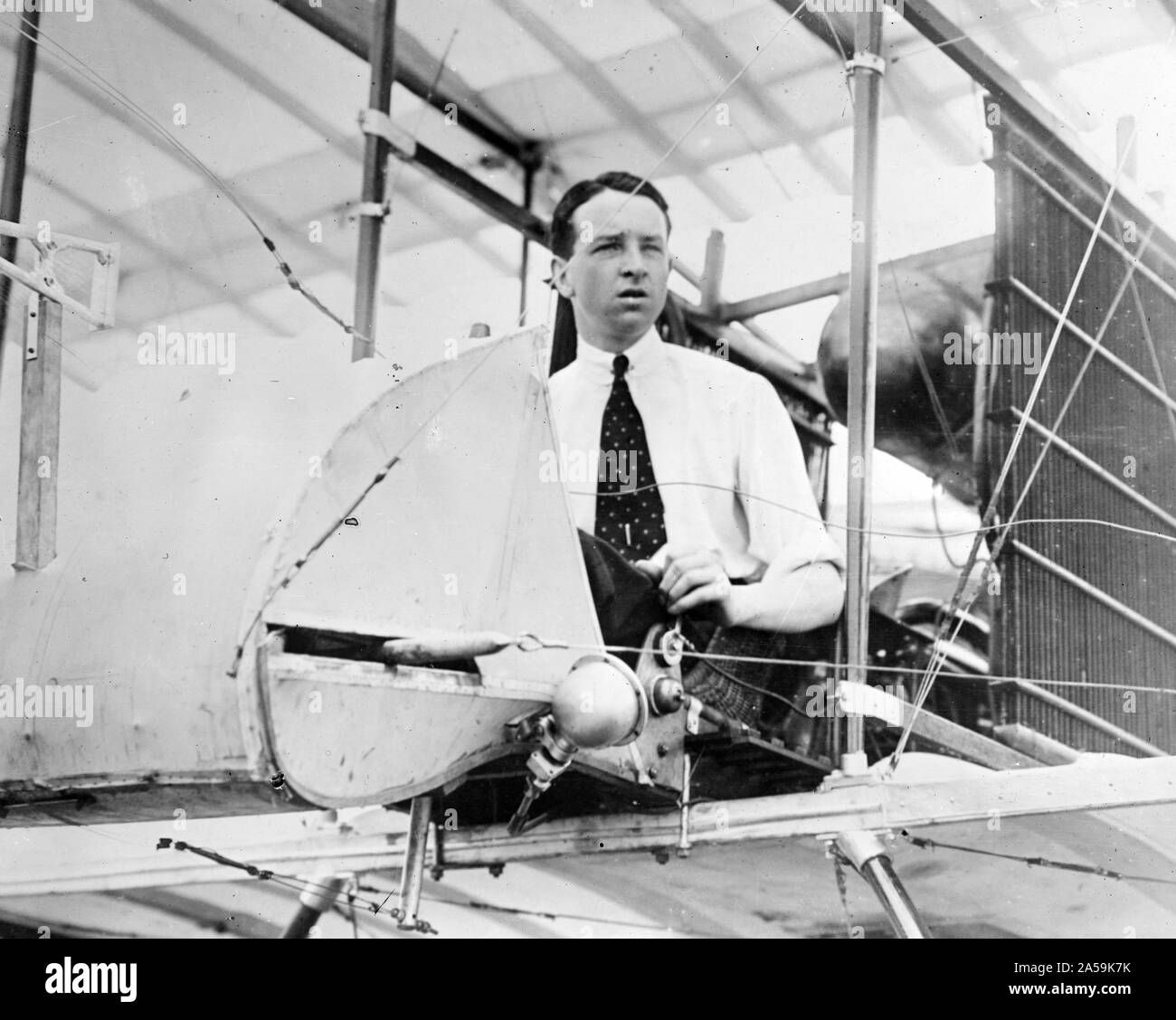 Foto zeigt Englisch aviator Thomas Oktave Murdoch Sopwith (Herbert) im Howard Wright Doppeldecker Ca. 1910 Stockfoto