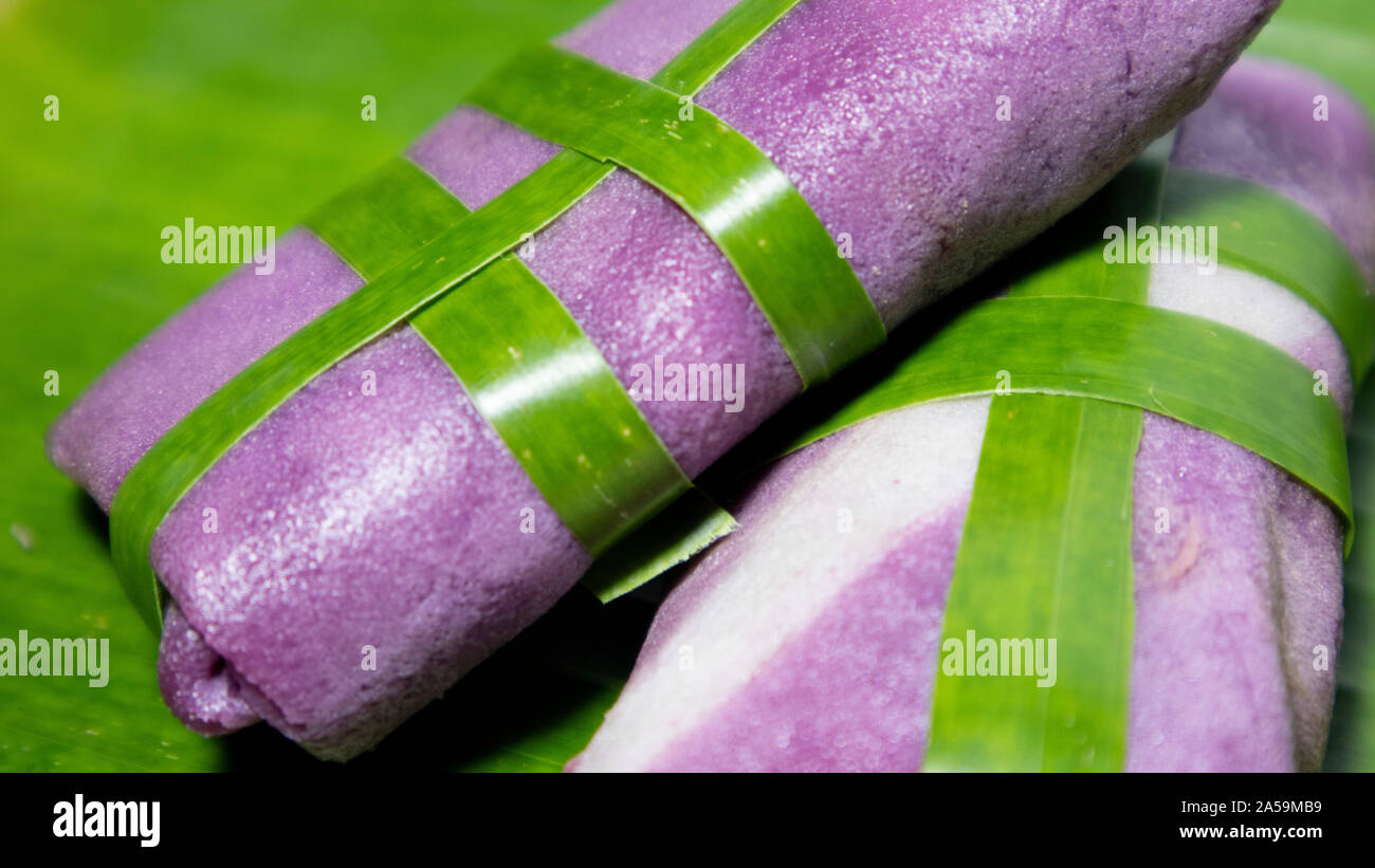 Lumpia, traditionelle Snacks von Java mit süßen Geschmack auf der Innenseite mit einer Haut, die zäh und weich Mehl Stockfoto